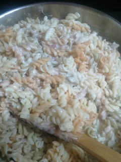 Una foto de Espirales con salsa carbonara