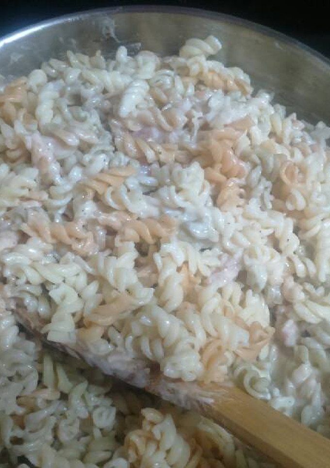 Una foto de Espirales con salsa carbonara