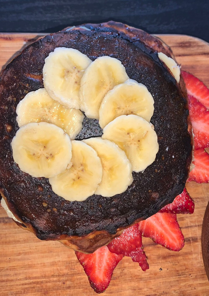 Una foto de Hot Cakes - Pancakes 🥞 de banana sin harina ni azúcar