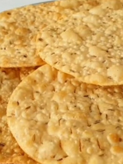 જીરા પૂરી (Jeera Poori Recipe In Gujarati) રેસીપી મુખ્ય ફોટો