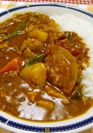 A picture of Summer Vegetable Curry with Chicken and Canned Tomatoes.