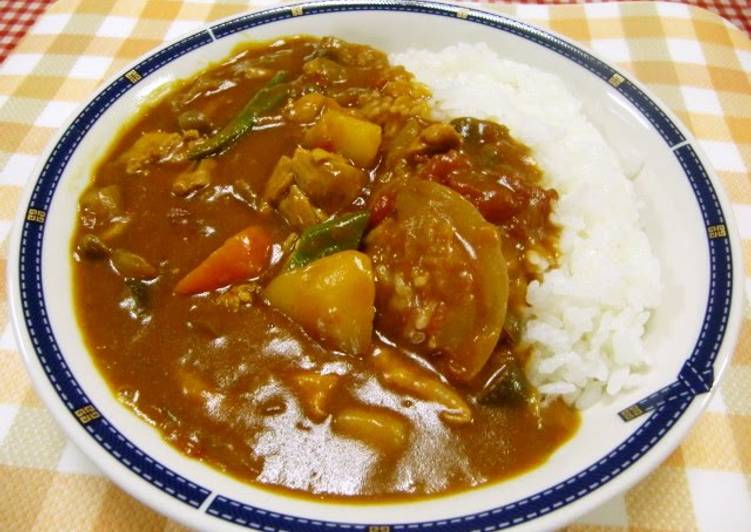 Summer Vegetable Curry with Chicken and Canned Tomatoes