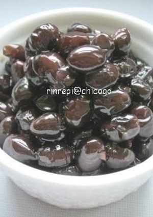 A picture of Slightly Wrinkly Simmered Black Beans.