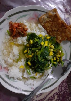 Foto resep Sup bayam jagung toping tempe dan sambel