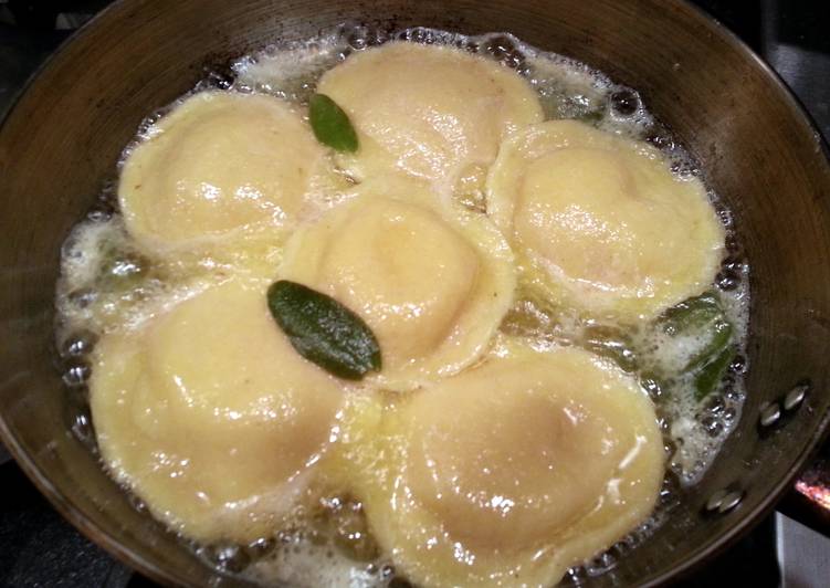 Thanksgiving Pumpkin Raviolis w/Sage Butter Sauce &amp; Pumpkin Spice Martini