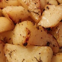 A picture of Kandi's Greek-Style Potatoes.