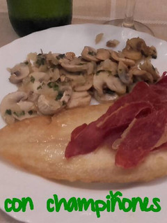 Una foto de Lenguado con champiñones y jamón*