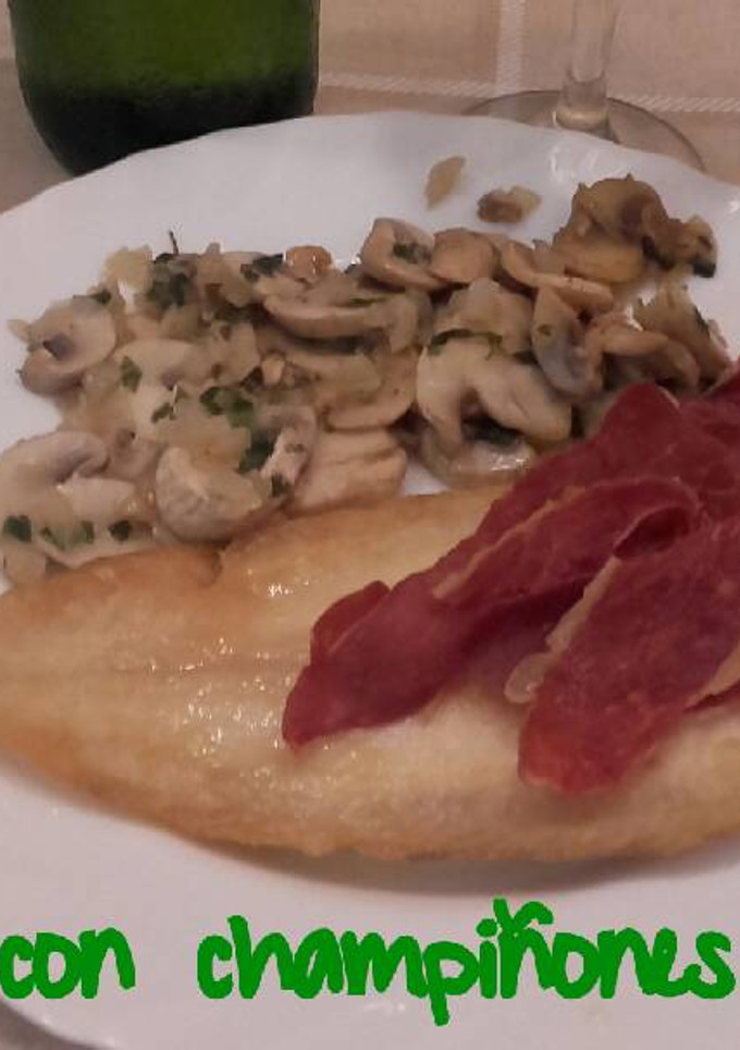 Una foto de Lenguado con champiñones y jamón*