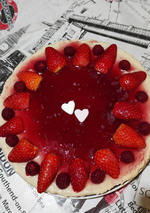 Una foto de Tarta de queso con frutos rojos