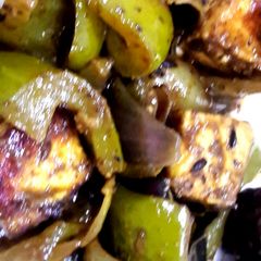 A picture of Cottage cheese and bell pepper starter.