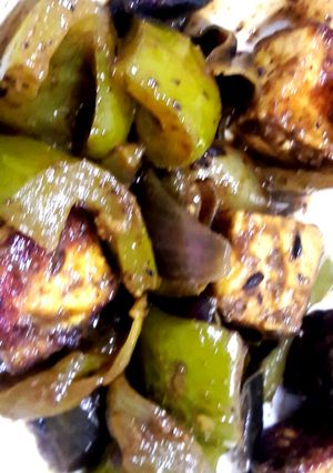 A picture of Cottage cheese and bell pepper starter.