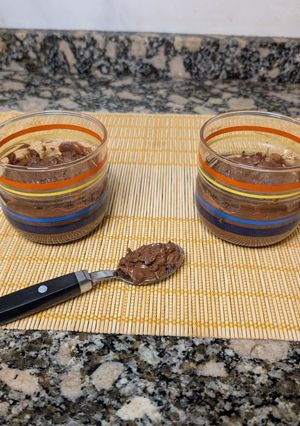 Una foto de Mousse de chocolate amargo con huevo