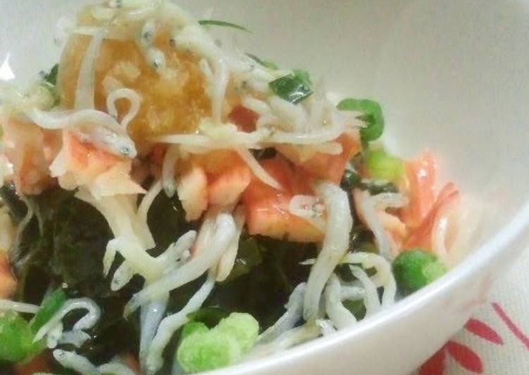 Steps to Make Homemade Seafood &amp; Wakame Seaweed Salad