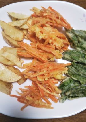 A picture of Three Kinds of Vegetable Tempura.