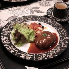 A picture of Beef Rolls with Creamy Filling.