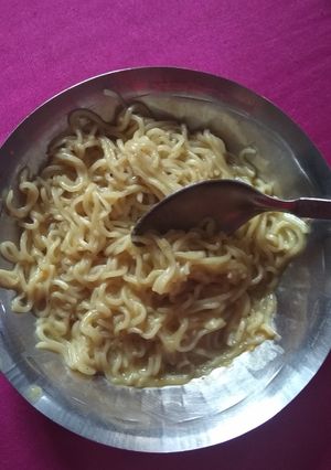 मैगी नूडल्स (Maggi Noodles recipe in hindi) रेसिपी मुख्य फोटो
