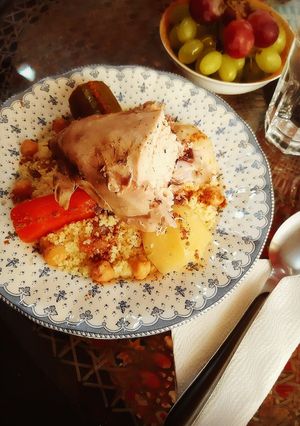 Une photo de Couscous poulet légumes raisins secs 🍴