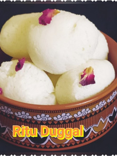 रसगुल्ला(Rasgulla recipe in Hindi) रेसिपी मुख्य फोटो