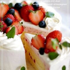 A picture of Strawberry Tiramisu Mousse Cake.