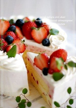 A picture of Strawberry Tiramisu Mousse Cake.