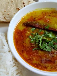 A picture of Dal fry.