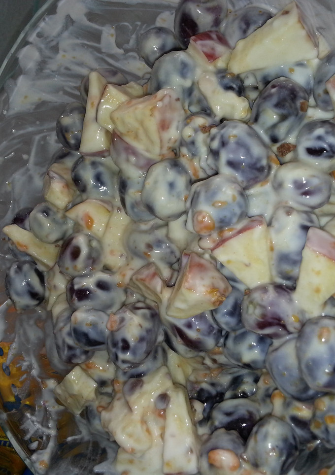 A picture of Grapes and apples salad.