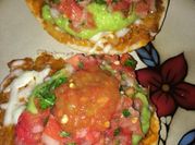 Una foto de bolillo frijol y queso