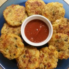 A picture of Baked Cheesey Cauliflower Rounds.
