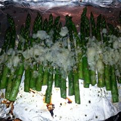 A picture of Oven roasted asparagus.