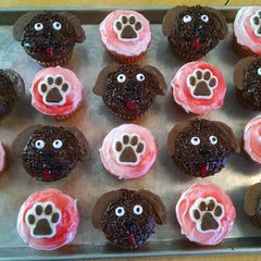 A picture of Puppy theme cupcakes.