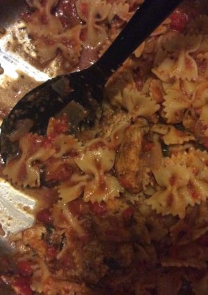 A picture of Roasted Red Pepper Pasta.