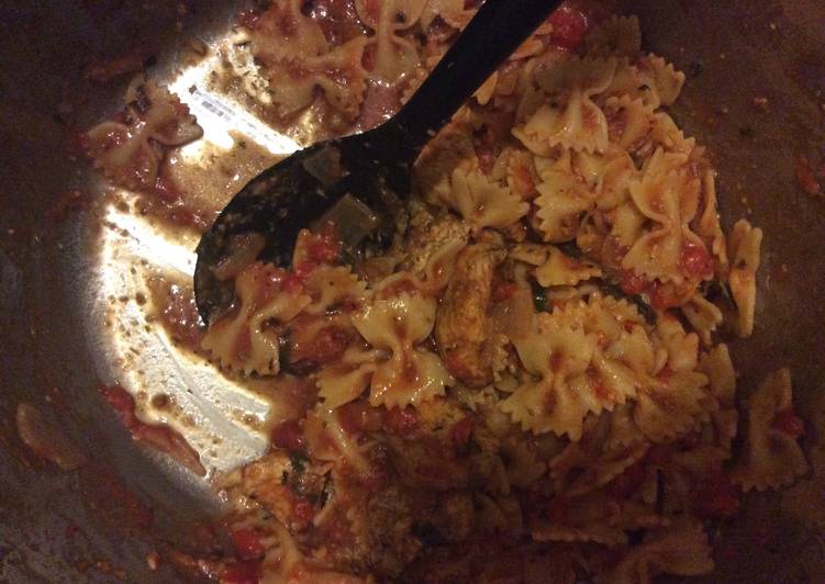 How to Make Super Quick Homemade Roasted Red Pepper Pasta