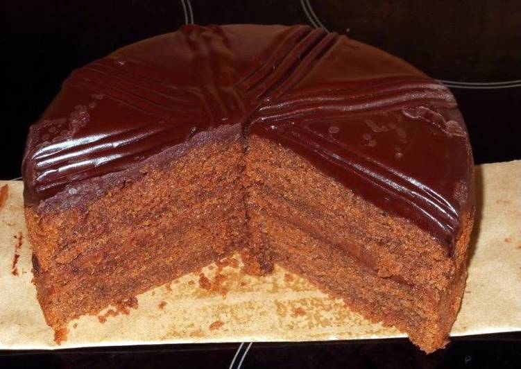 Chocolate &amp; Almond Cake