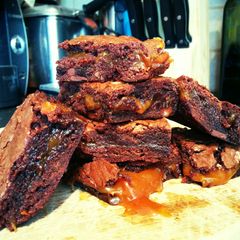A picture of Caramel Apple Dip Brownies.