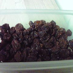 A picture of Dried Grapes (Homemade Raisins).
