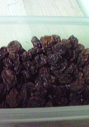 A picture of Dried Grapes (Homemade Raisins).