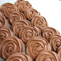 A picture of Simple Valentine's Rose Cookies.