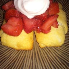 A picture of Strawberry (or Blueberry) Cream Cheese Delights.