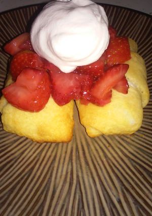A picture of Strawberry (or Blueberry) Cream Cheese Delights.
