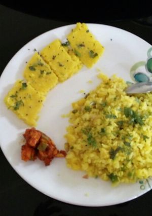 A picture of Rava instant dhokla.