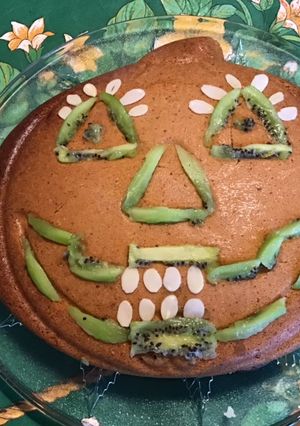 Une photo de Gâteau halloweenesque aux pommes,kiwis et amandes