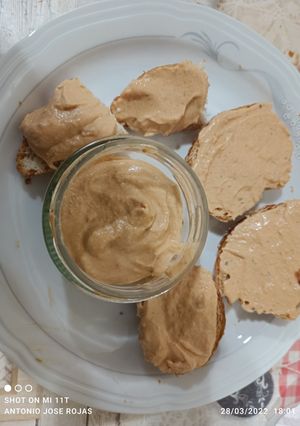 Una foto de Paté de anchoas y atún