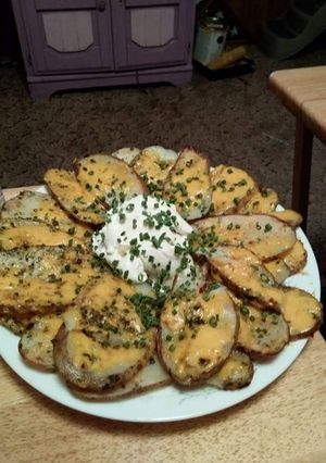 A picture of Cheesy Potato slices.