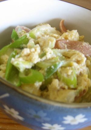 A picture of An Easy Breakfast Rice Bowl: Wiener Sausage, Green Onion and Egg.