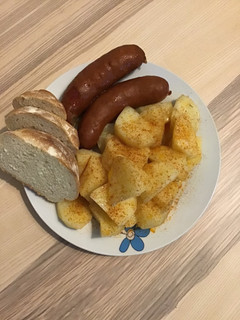 Una foto de Chorizos con patatas 🥔