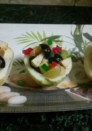 गुआवा कटोरी फ्रूट सलाद (Guava katori fruit salad recipe in hindi) रेसिपी मुख्य फोटो