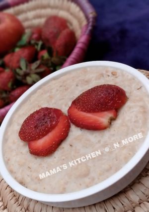Oats wit strawberry topping ainihin hoton girkin