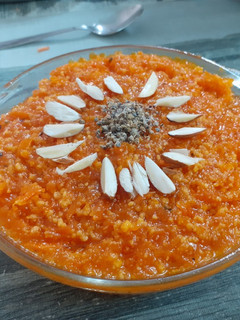 ગાજર નો હલવો (Carrot Halwa Recipe In Gujarati) રેસીપી મુખ્ય ફોટો