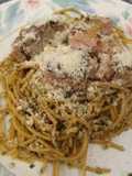 Atún rojo al ajillo con spaghetti integrales