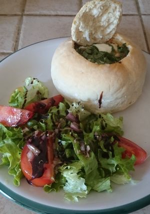 A picture of Pizza boules pain (bread bowls ).